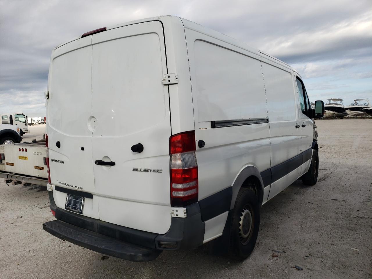 Image 3 of 2015 MERCEDES-BENZ SPRINTER 2500 2015 with VIN WD3PE7CCXFP147497