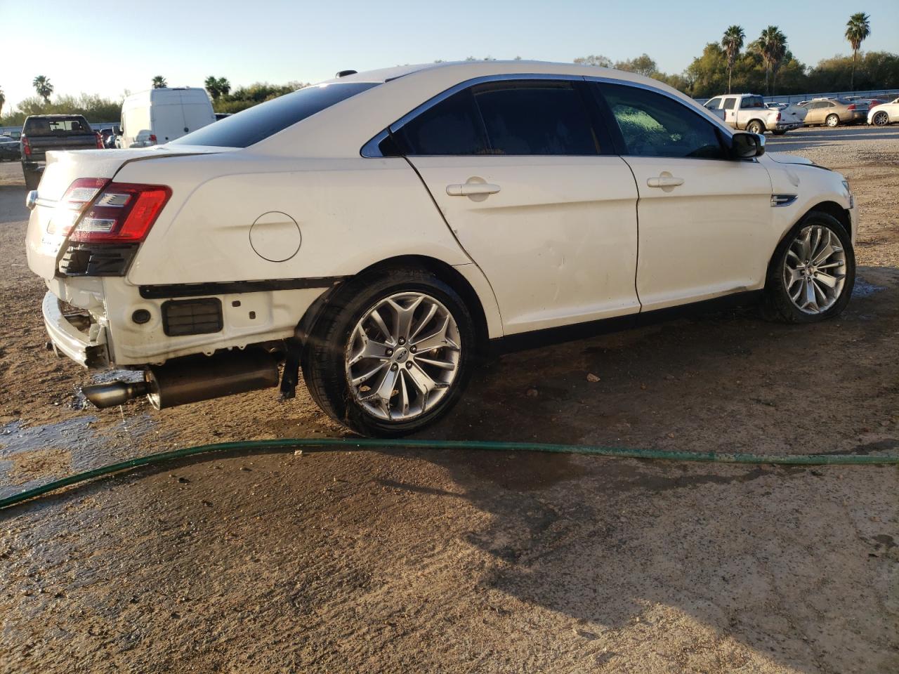 Изображение 3 2015 FORD TAURUS LIMITED 2015 с VIN 1FAHP2F82FG207325