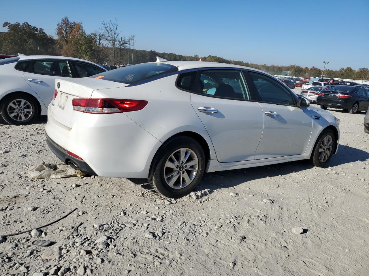 Obraz 3 z 2016 KIA OPTIMA LX 2016 z VIN 5XXGT4L33GG043758
