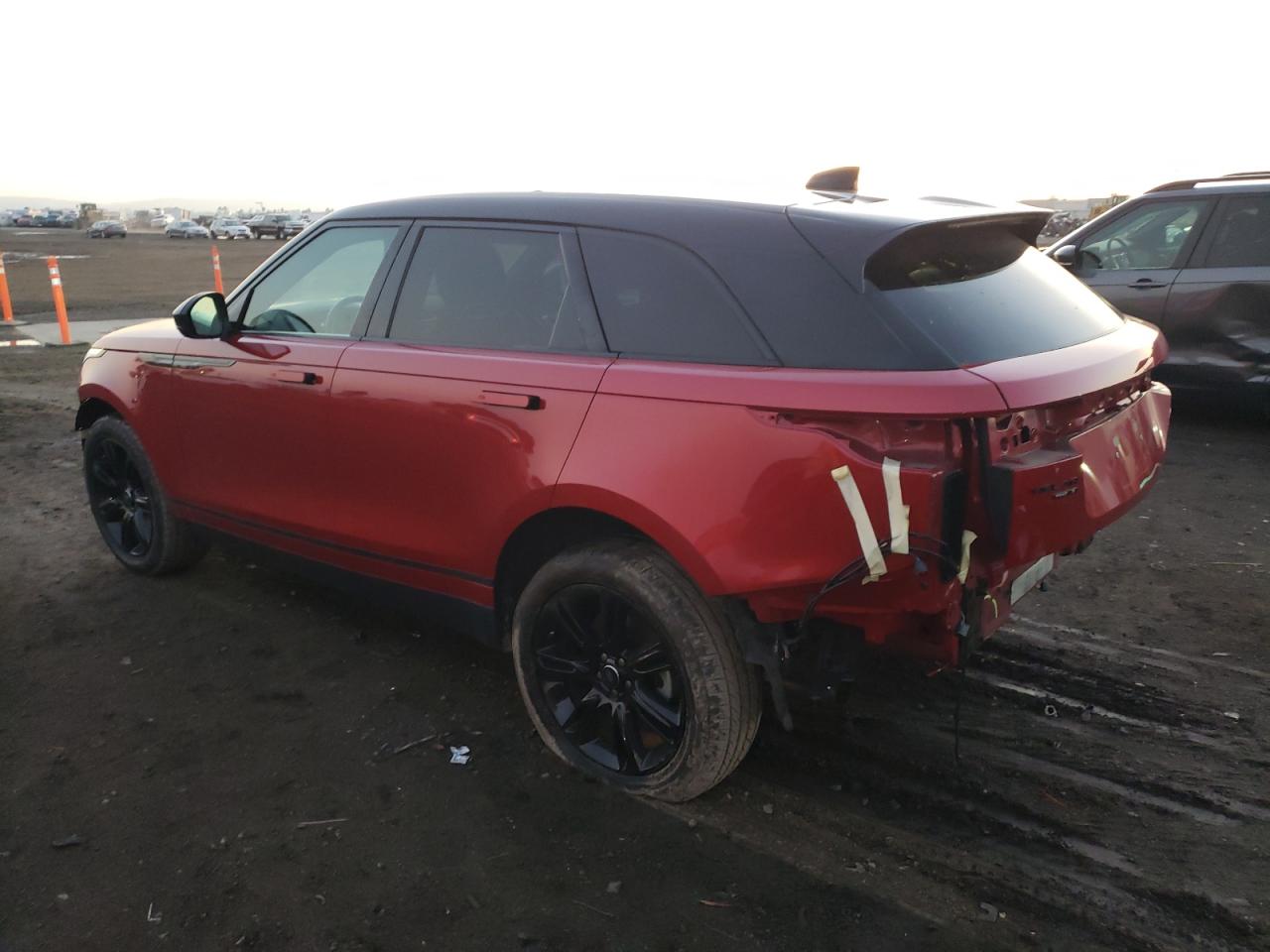 Obraz 2 z 2020 LAND ROVER RANGE ROVER VELAR S 2020 z VIN SALYB2FVXLA245200