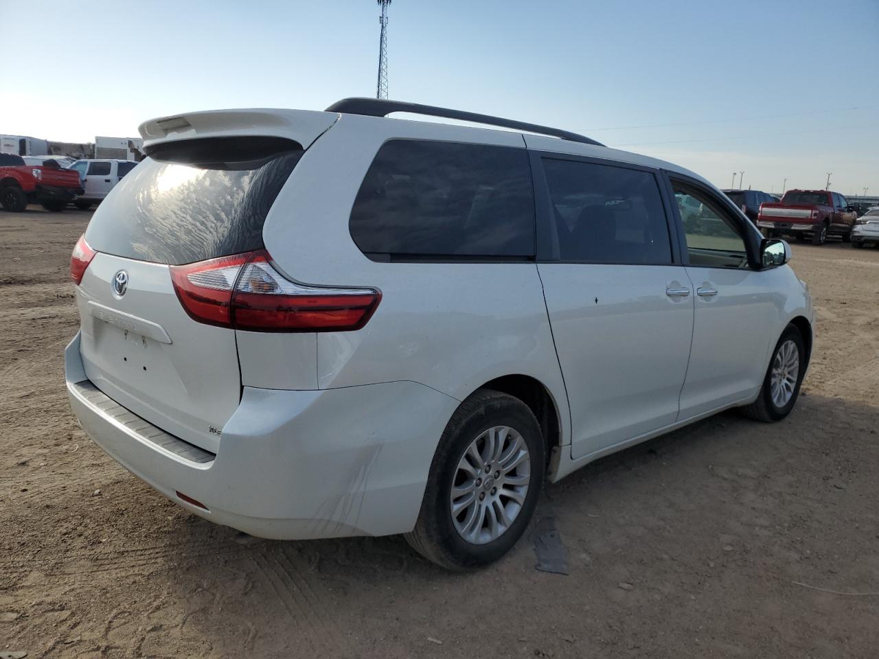Изображение 3 2016 TOYOTA SIENNA XLE 2016 с VIN 5TDYK3DC3GS745268