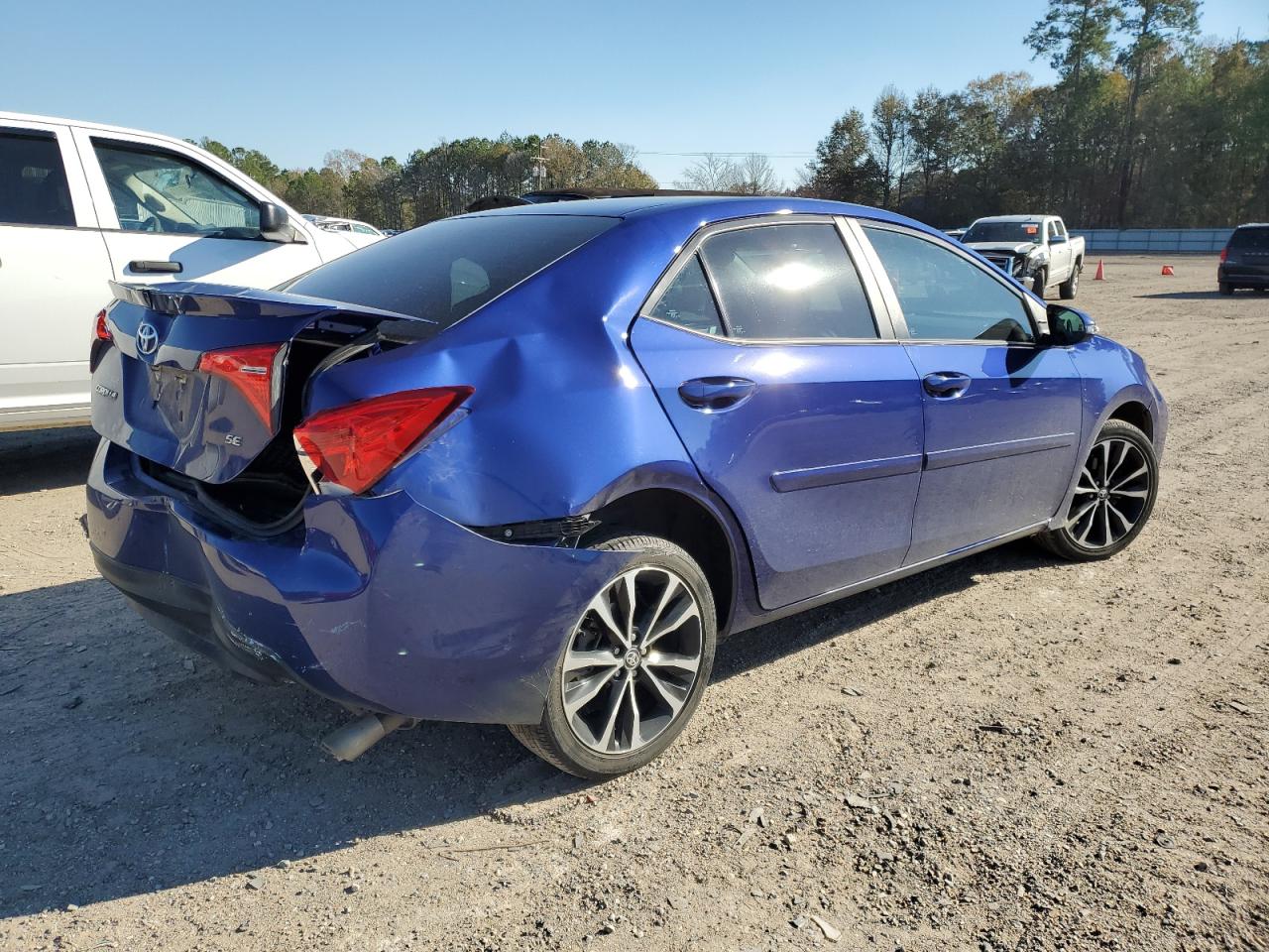 Image 3 of 2019 TOYOTA COROLLA L 2019 with VIN 5YFBURHE4KP924600