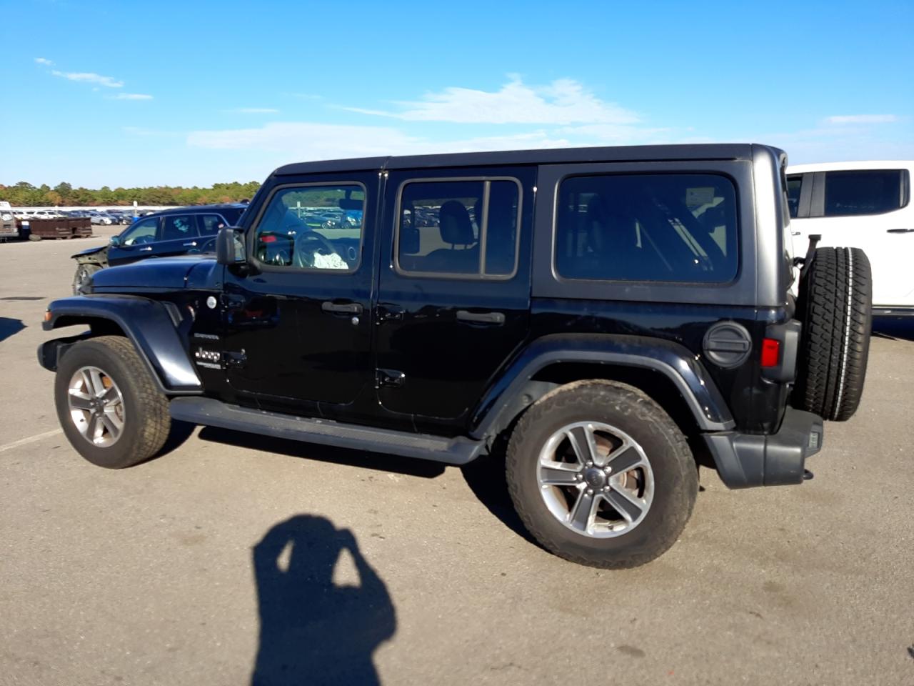 Obraz 2 z 2020 JEEP WRANGLER UNLIMITED SAHARA 2020 z VIN 1C4HJXEG1LW196871