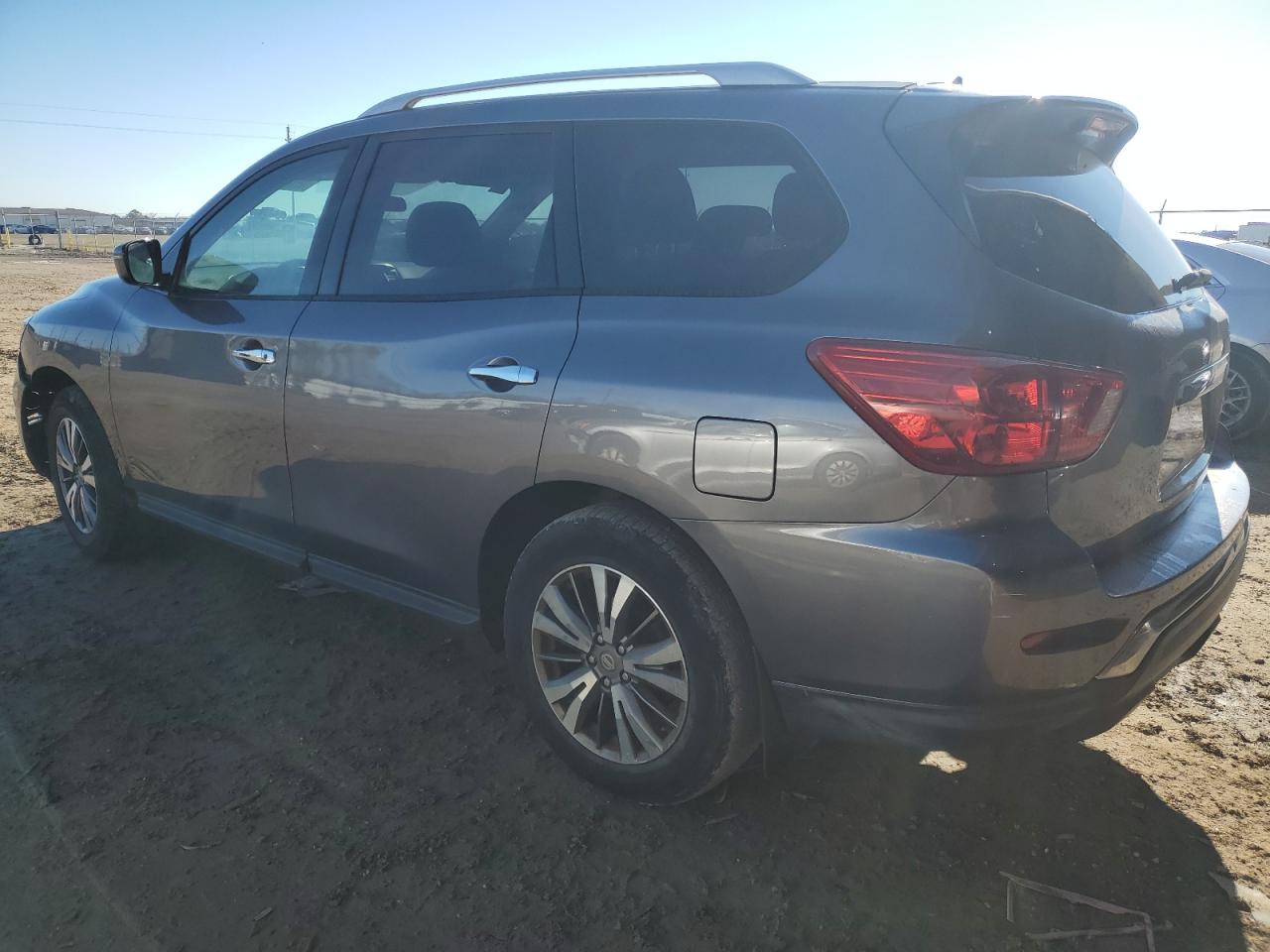 Obraz 2 z 2017 NISSAN PATHFINDER S 2017 z VIN 5N1DR2MN6HC640101