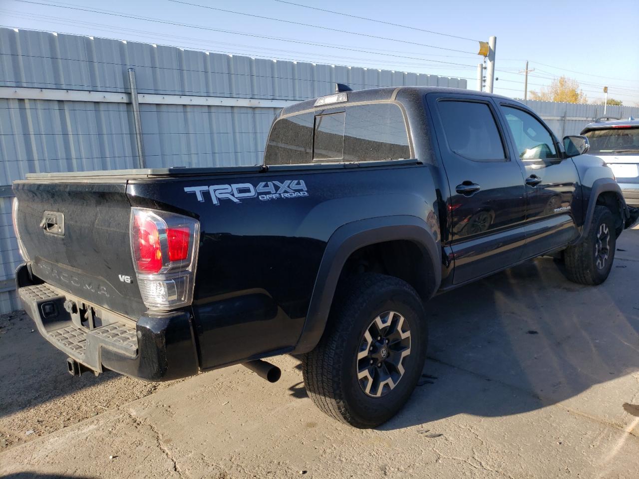 Obraz 3 z 2021 TOYOTA TACOMA DOUBLE CAB 2021 z VIN 3TMCZ5AN5MM445010