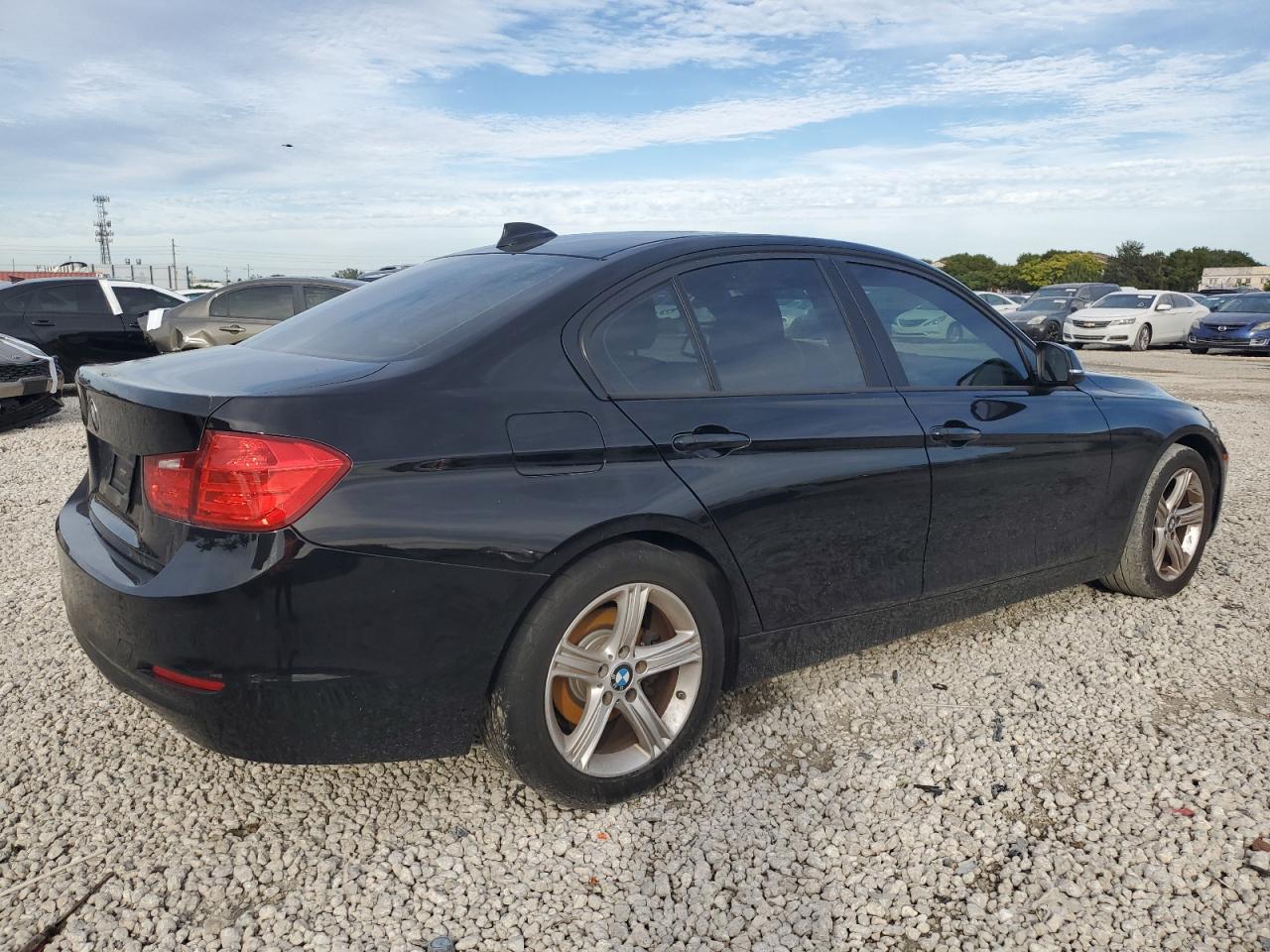 Изображение 3 2015 BMW 320 I 2015 с VIN WBA3B1C59F5A05620
