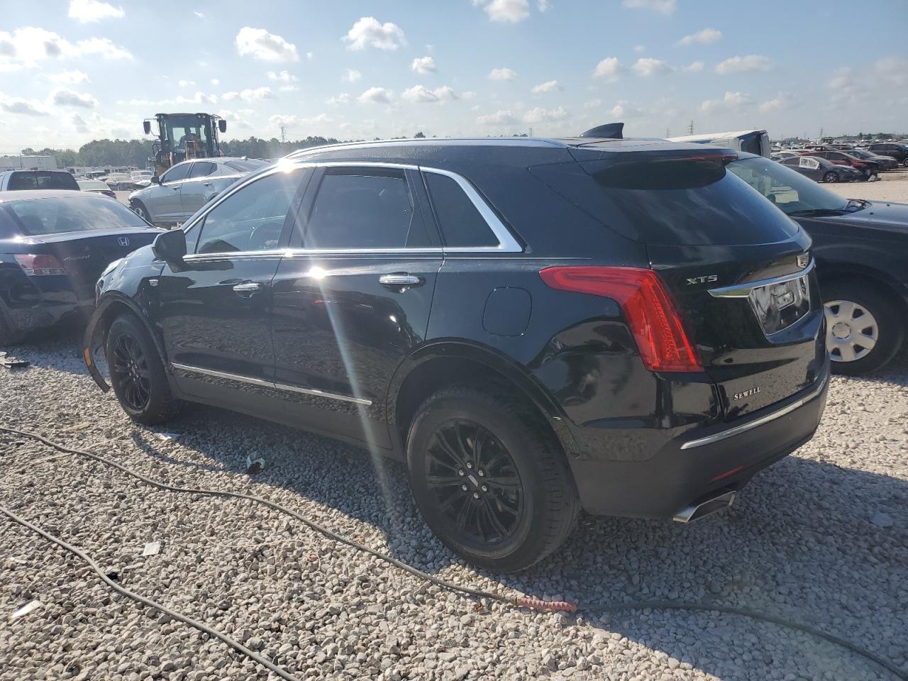 Image 2 of Cadillac Xt5 Luxury 2019 with VIN 1GYKNCRS1KZ214536