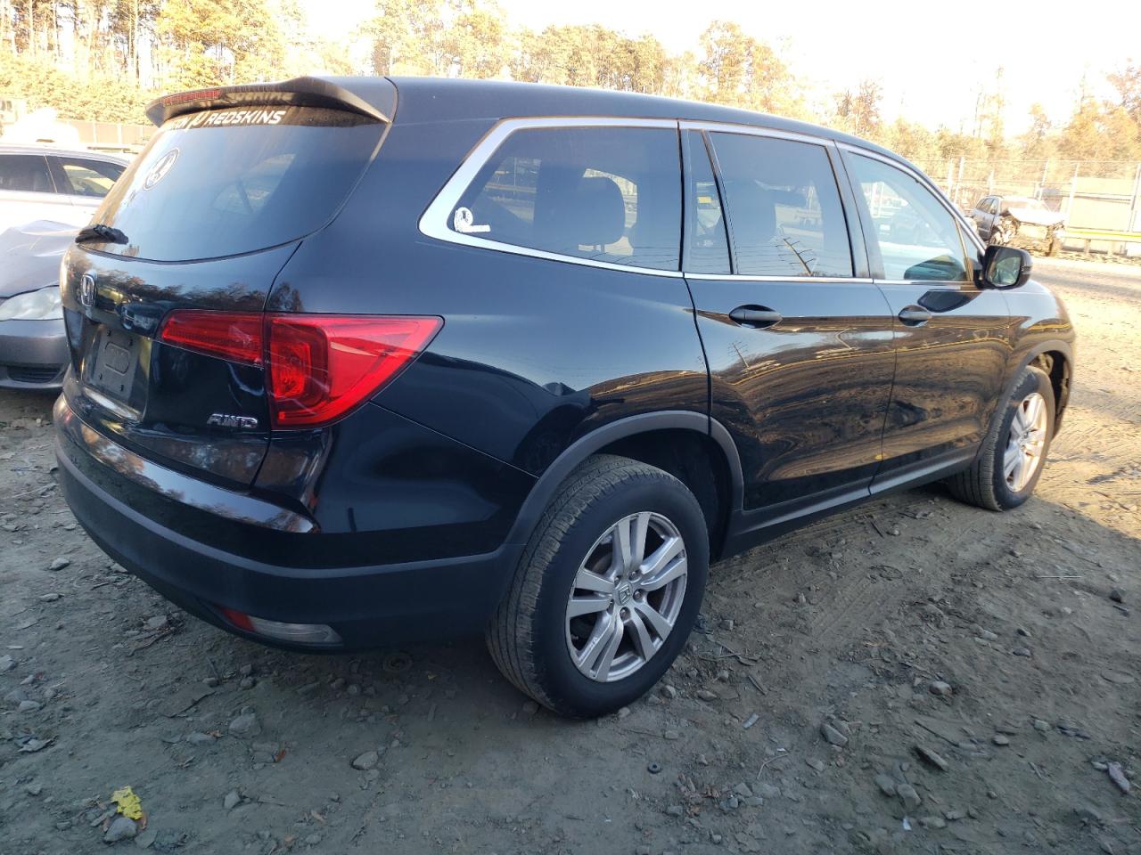 Изображение 3 2017 HONDA PILOT LX 2017 с VIN 5FNYF6H14HB041665