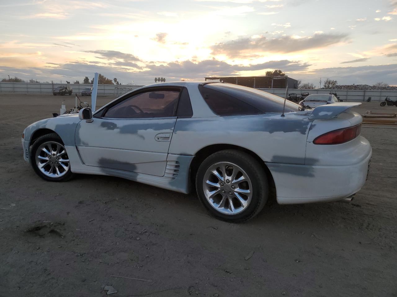 Obraz 2 z 1992 MITSUBISHI 3000 GT SL 1992 z VIN JA3XD64B5NY059389