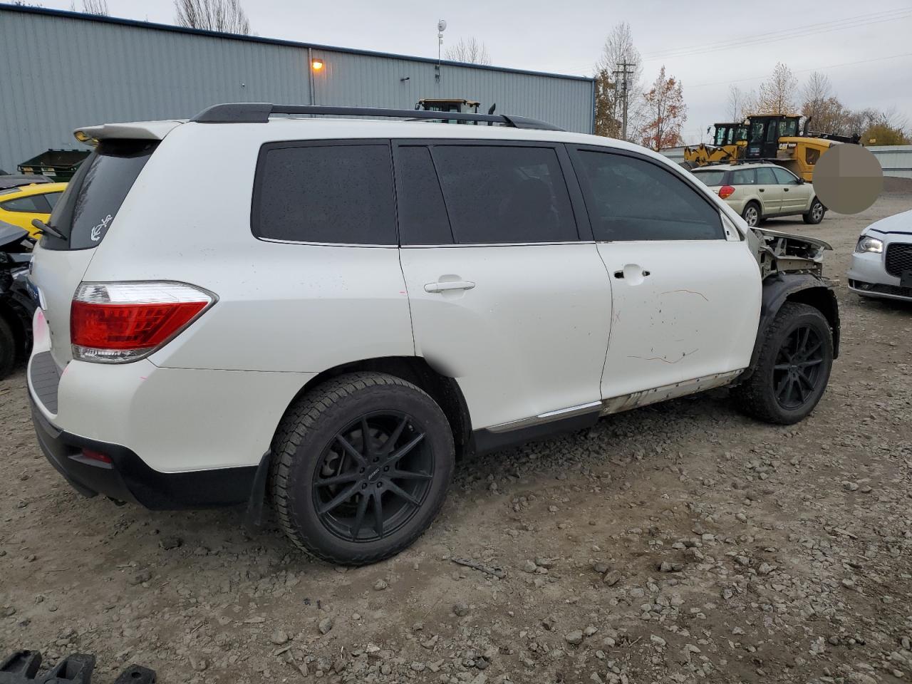 Image 3 of 2013 TOYOTA HIGHLANDER BASE 2013 with VIN 5TDBK3EH1DS227686