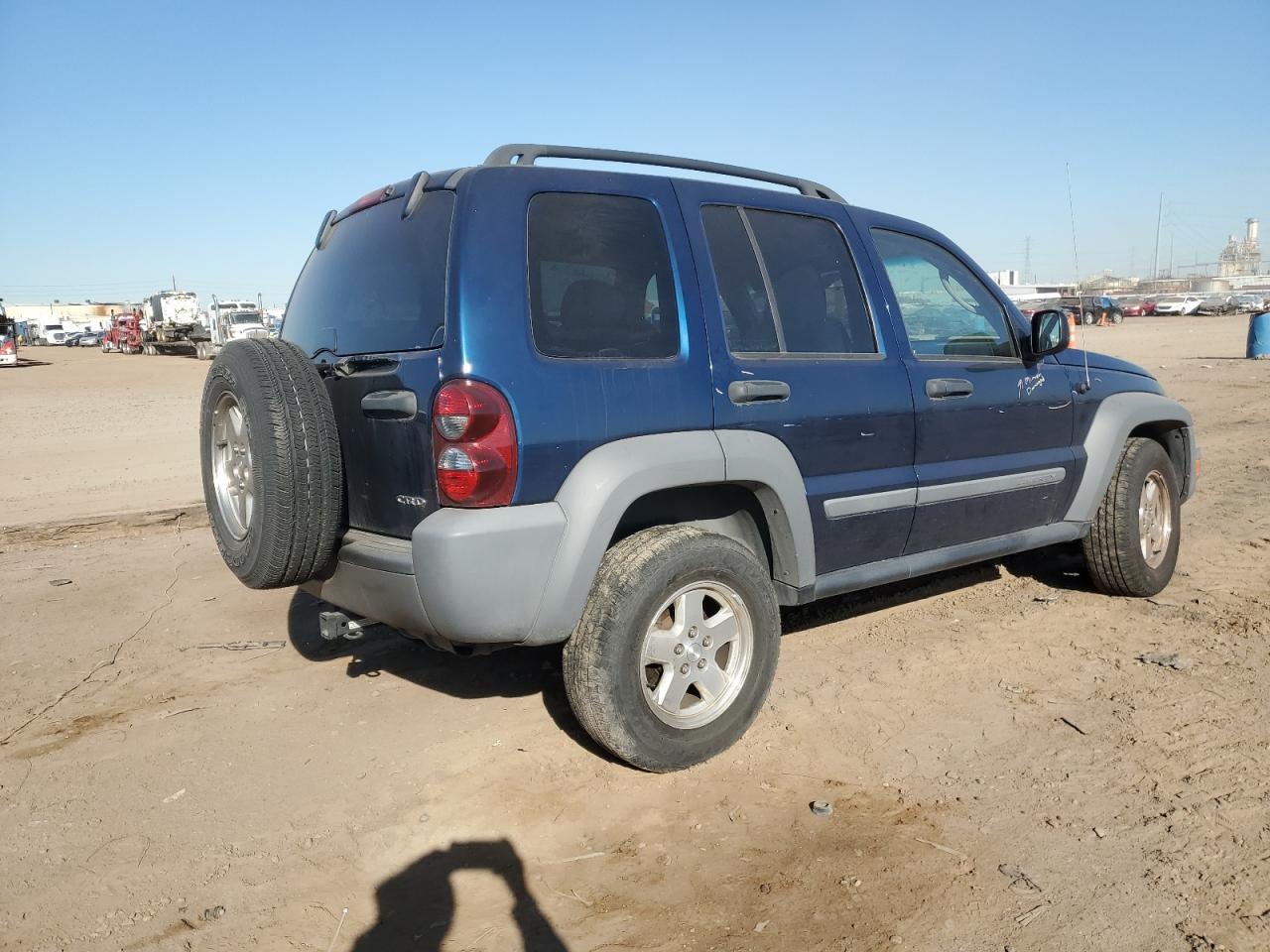 Изображение 3 2005 JEEP LIBERTY SPORT 2005 с VIN 1J4GL48565W658353