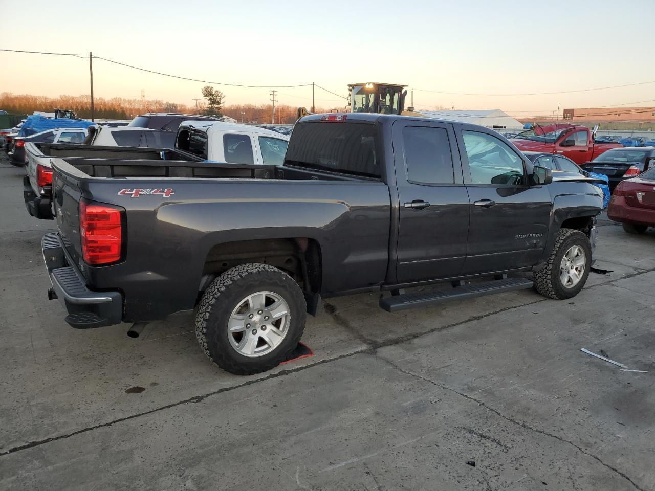 Image 3 of 2016 CHEVROLET SILVERADO K1500 LT 2016 with VIN 1GCVKREC8GZ288881