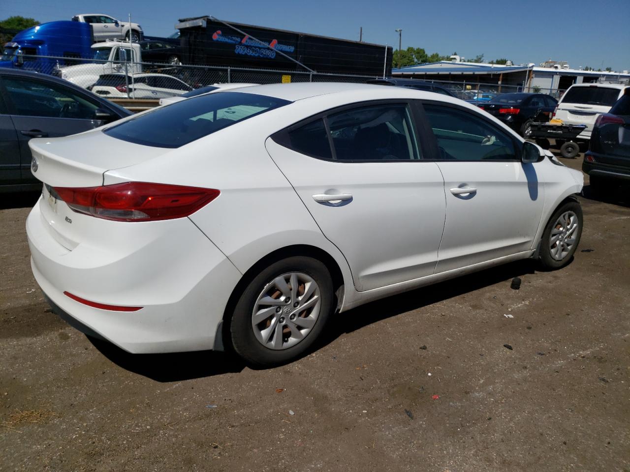 Image 3 of Hyundai Elantra Se 2018 with VIN 5NPD74LFXJH342368