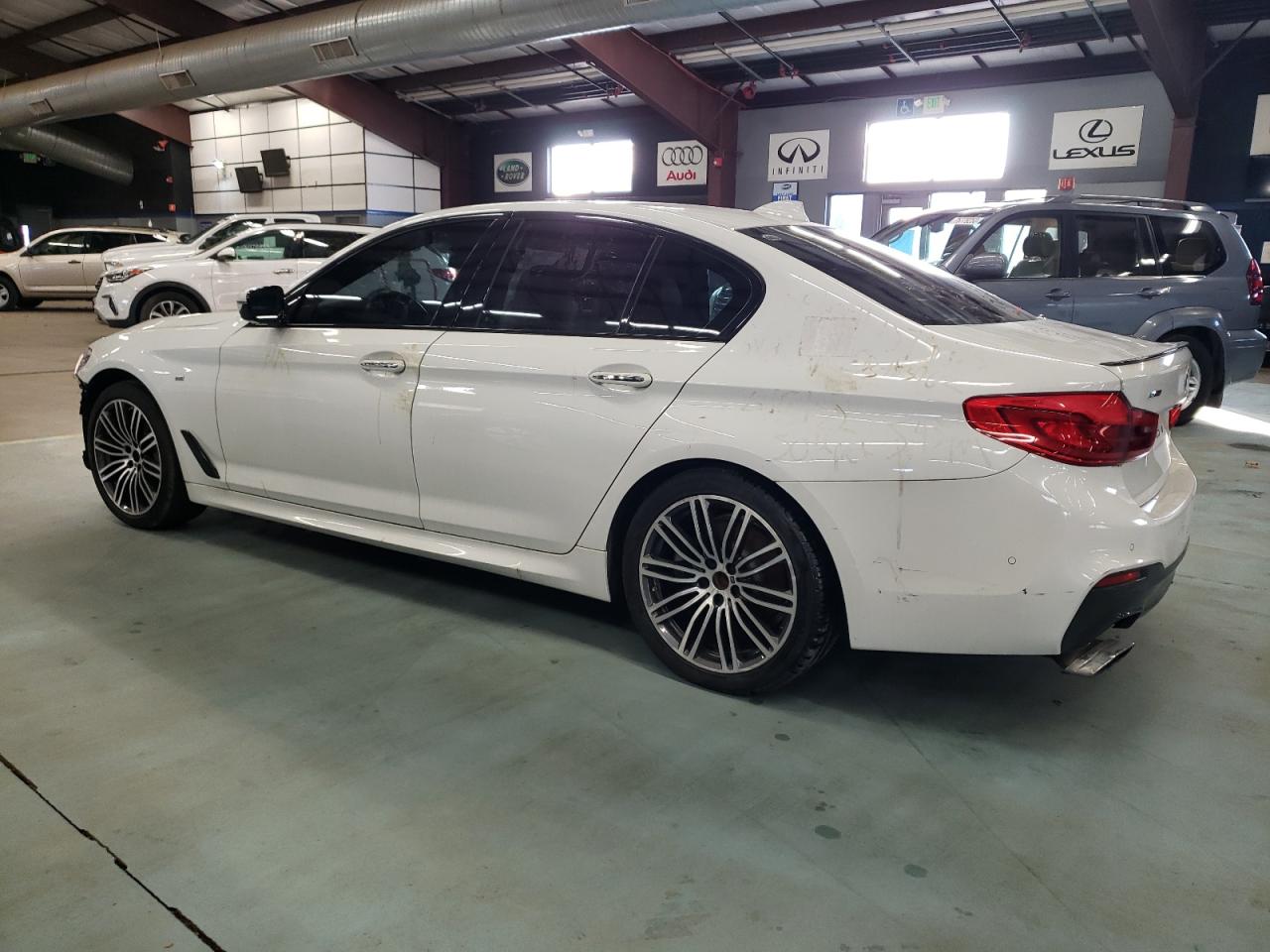 Изображение 2 2018 BMW 530 XI 2018 с VIN WBAJA7C55JWA73705