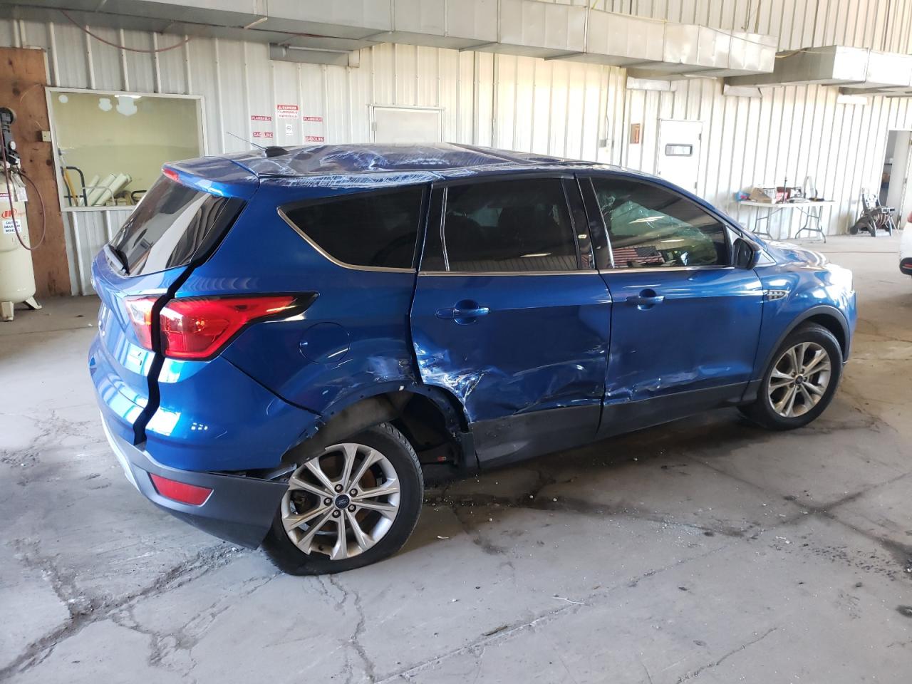 Image 3 of 2019 FORD ESCAPE SE 2019 with VIN 1FMCU0GD4KUB10549
