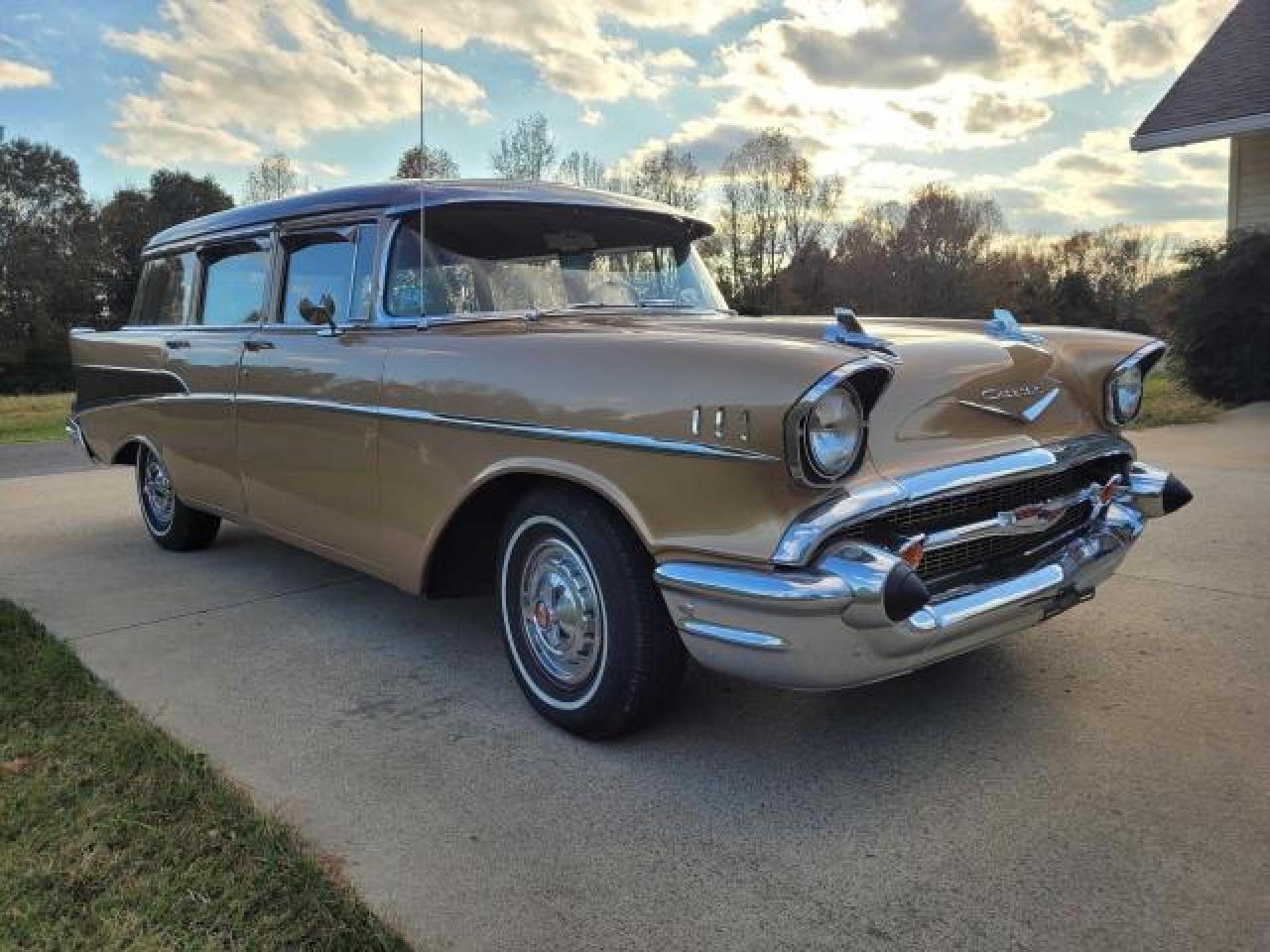 1957 CHEVROLET WAGON 1957 image