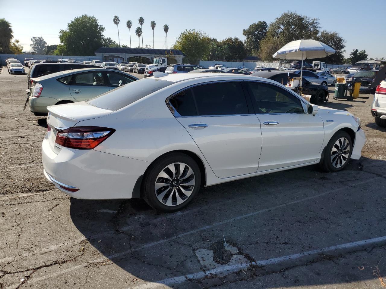 Obraz 3 z 2017 HONDA ACCORD HYBRID 2017 z VIN JHMCR6F35HC022317
