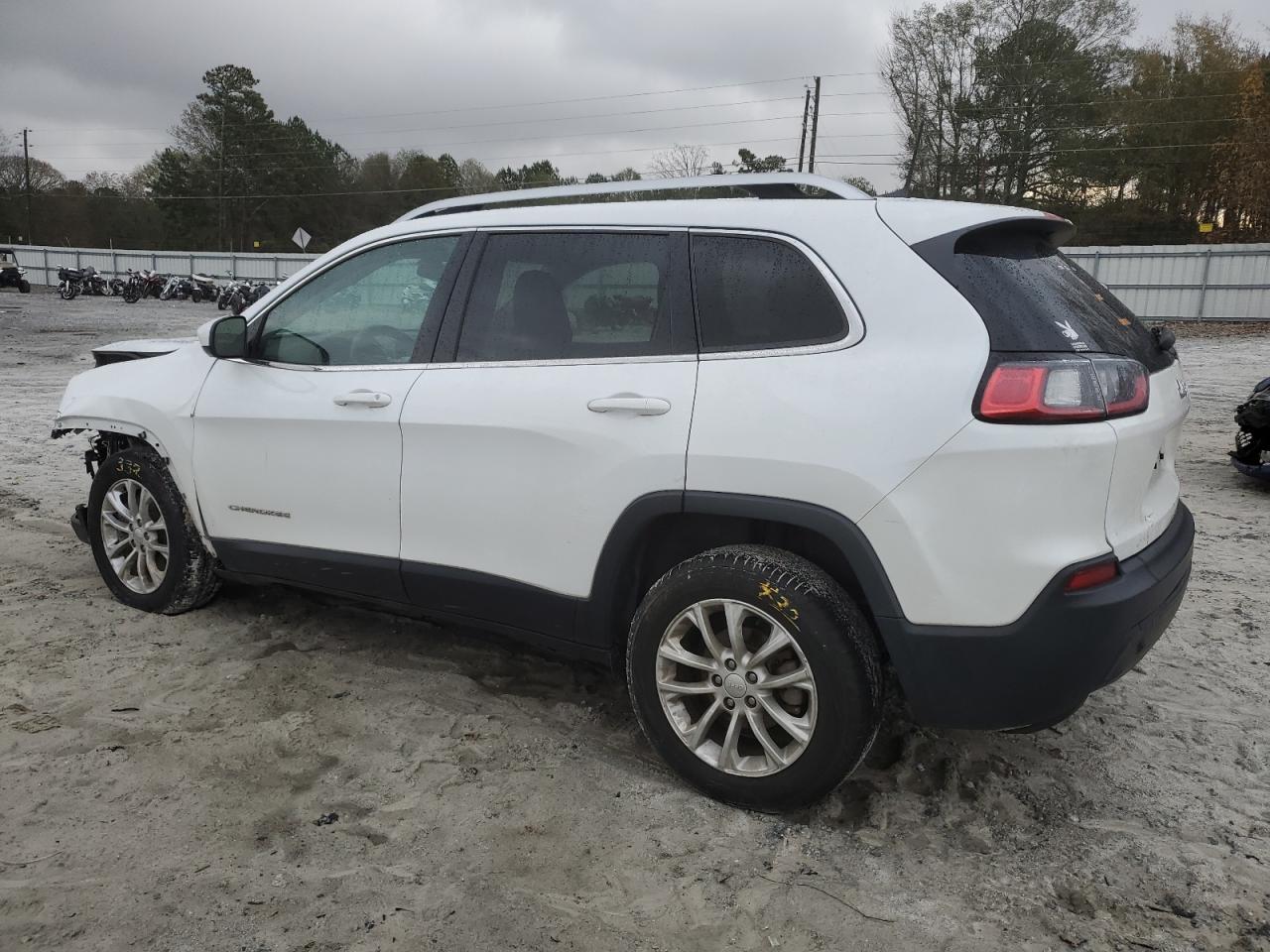 Image 2 of 2019 JEEP CHEROKEE LATITUDE 2019 with VIN 1C4PJLCB1KD488235