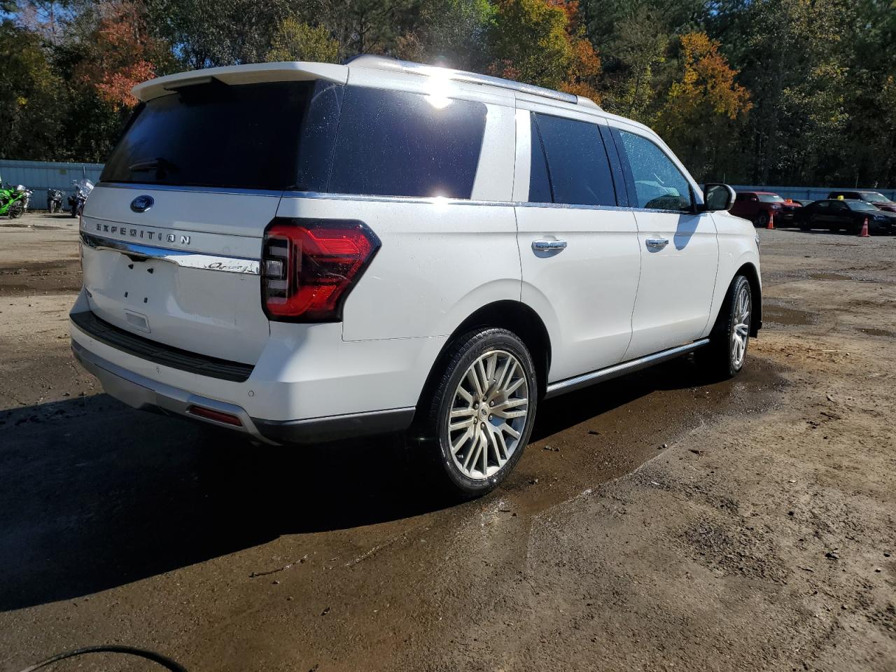 Image 3 of 2022 FORD EXPEDITION LIMITED 2022 with VIN 1FMJU1KT6NEA32608
