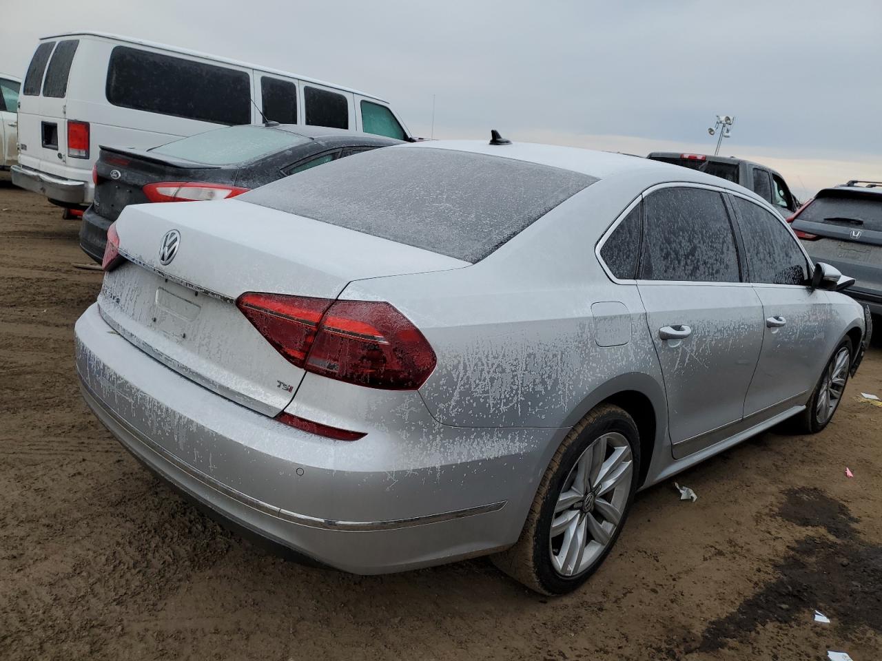 Image 3 of 2017 VOLKSWAGEN PASSAT SE 2017 with VIN 1VWGT7A36HC073193