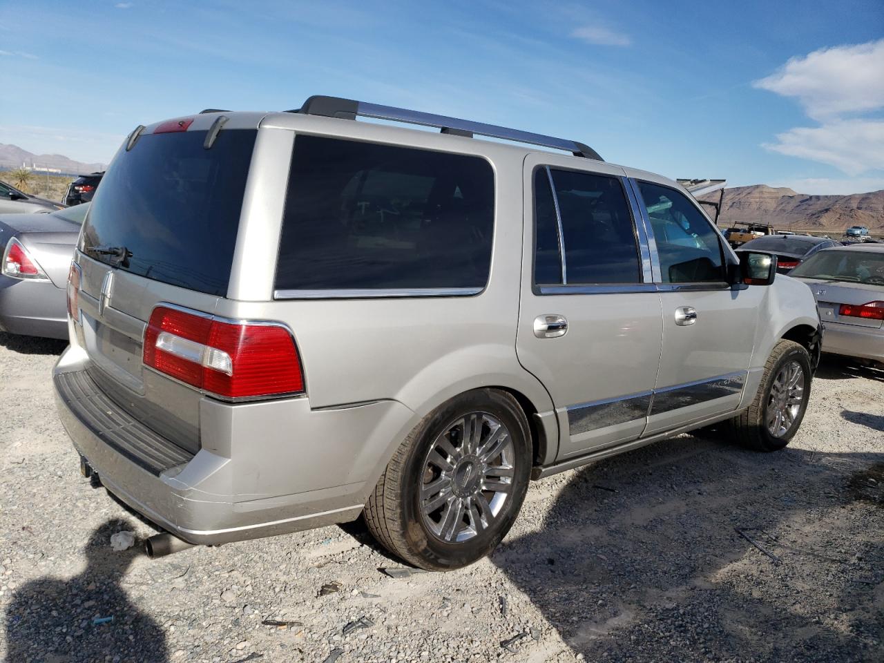Image 3 of 2007 LINCOLN NAVIGATOR  2007 with VIN 5LMFU285X7LJ12798