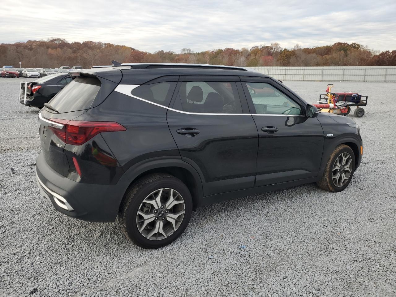 Image 3 of 2021 KIA SELTOS EX 2021 with VIN KNDERCAA3M7202705