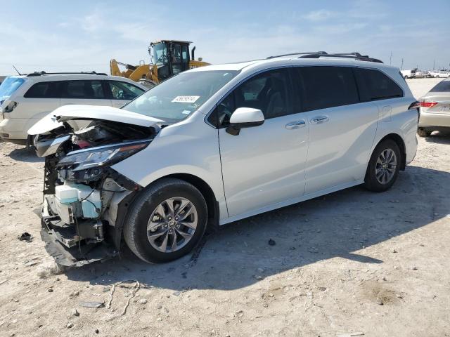 Image 1 of 2022 TOYOTA SIENNA XLE 2022 with VIN 5TDYRKEC1NS082932