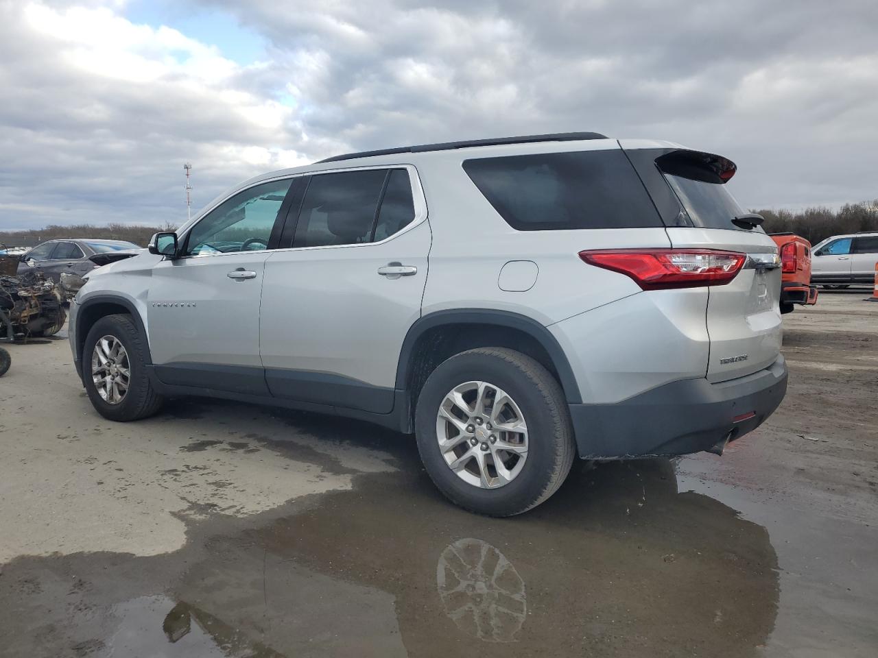 Image 2 of 2019 CHEVROLET TRAVERSE LT 2019 with VIN 1GNERGKW5KJ175340