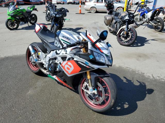 Image 1 of 2016 APRILIA RSV4 RF 2016 with VIN ZD4RKUB09GS000801