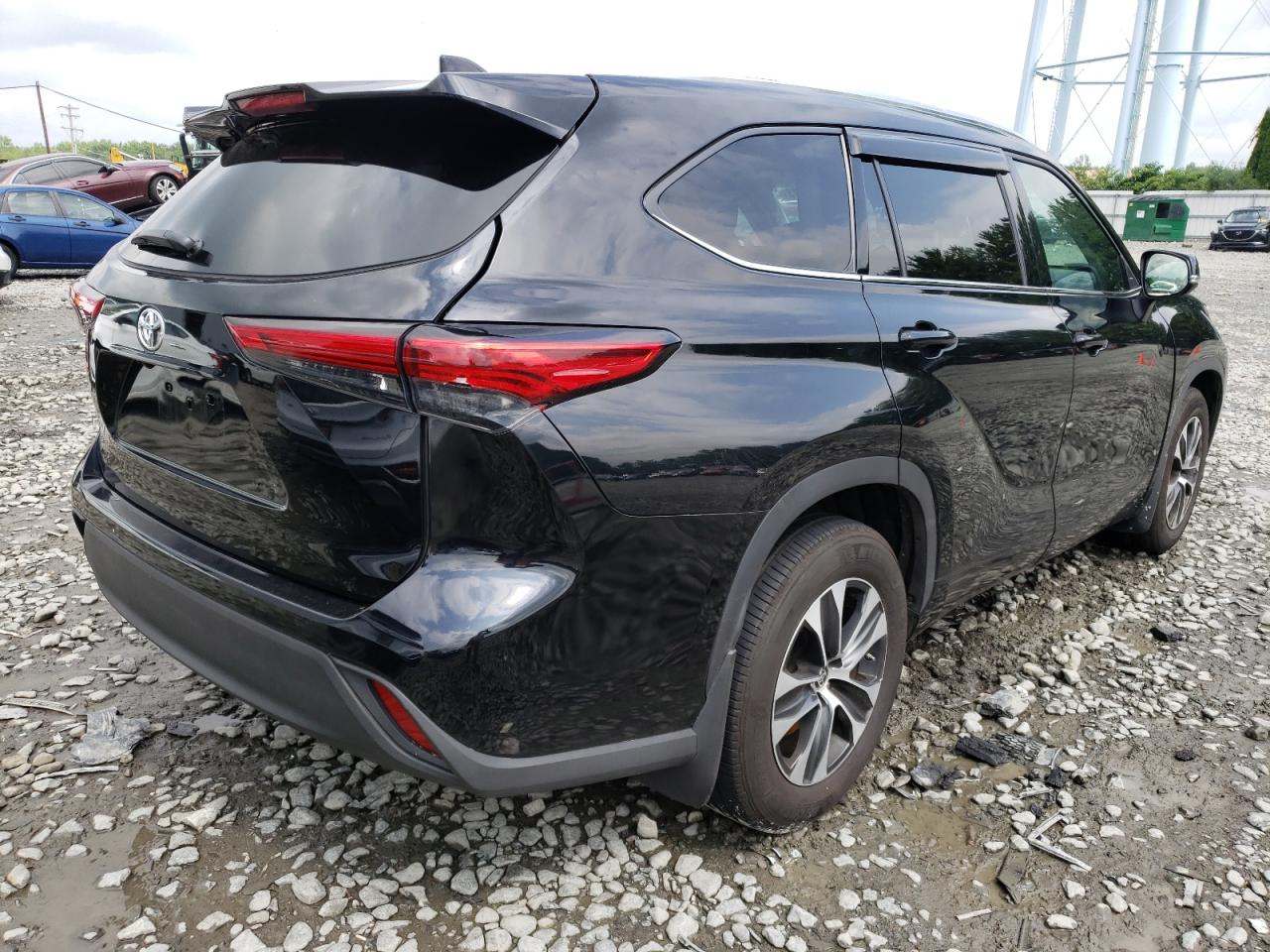 Image 3 of 2021 TOYOTA HIGHLANDER XLE 2021 with VIN 5TDGZRBH7MS544557