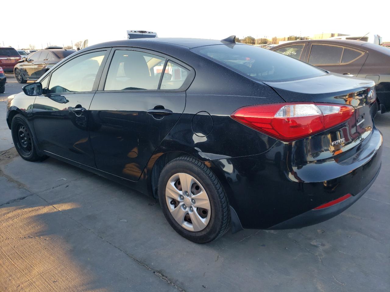 Изображение 2 2016 KIA FORTE LX 2016 с VIN KNAFK4A63G5543061