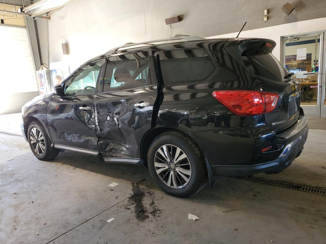Изображение 2 2017 NISSAN PATHFINDER S 2017 с VIN 5N1DR2MN9HC606802