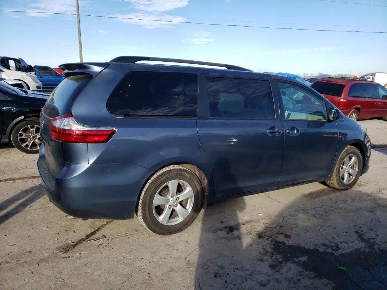 Изображение 3 2016 TOYOTA SIENNA LE 2016 с VIN 5TDKK3DC7GS757705