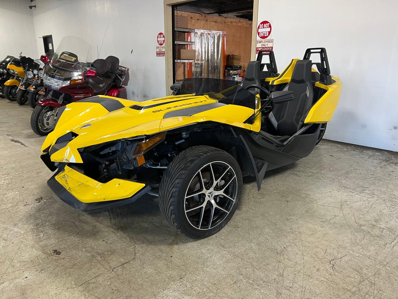 Изображение 2 2018 POLARIS SLINGSHOT SL 2018 с VIN 57XAAPFA7J8127588