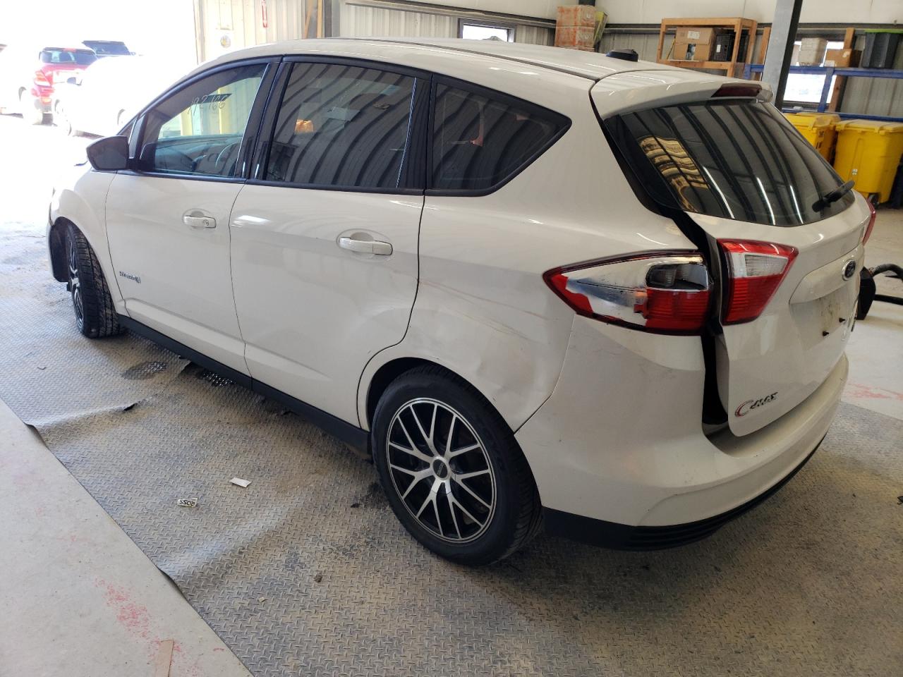 Image 2 of 2016 FORD C-MAX SE 2016 with VIN 1FADP5AUXGL118034