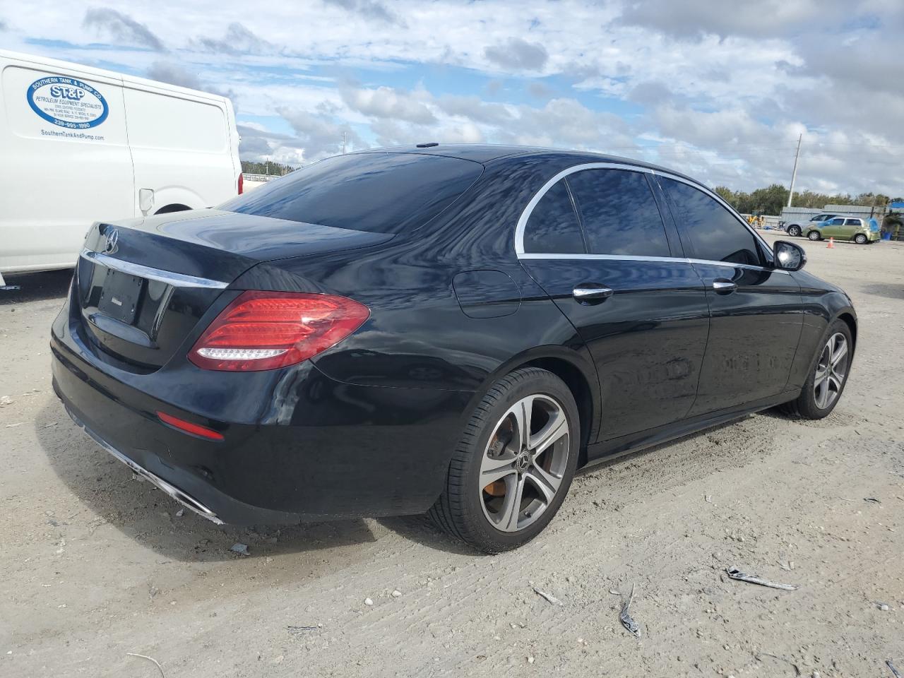 Изображение 3 2019 MERCEDES-BENZ E 300 2019 с VIN WDDZF4JB7KA658527
