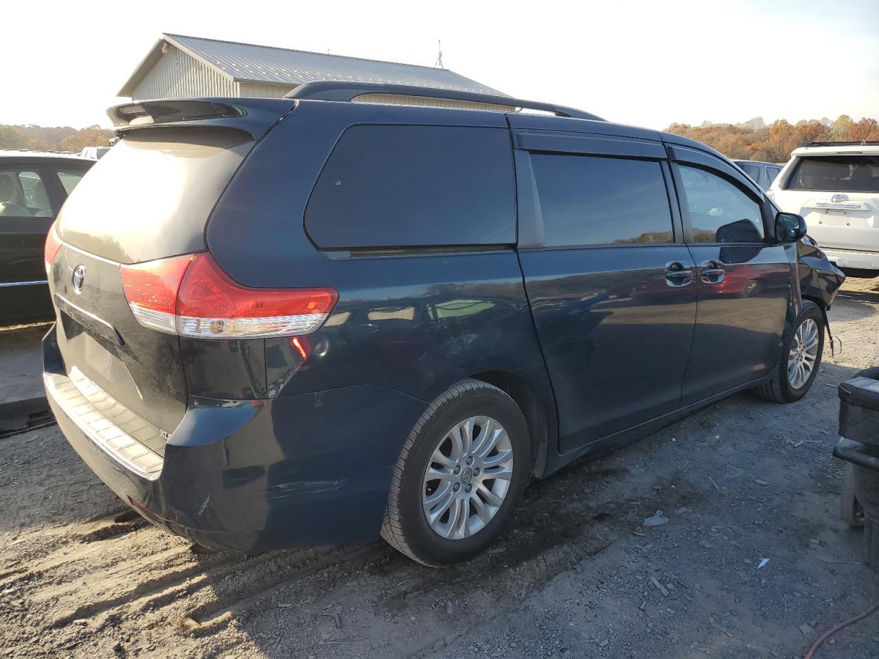 Image 3 of 2011 TOYOTA SIENNA XLE 2011 with VIN 5TDYK3DC6BS112644