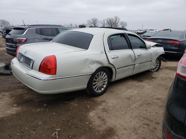 Obraz 3 z 2004 LINCOLN TOWN CAR ULTIMATE 2004 z VIN 1LNHM83W44Y615563