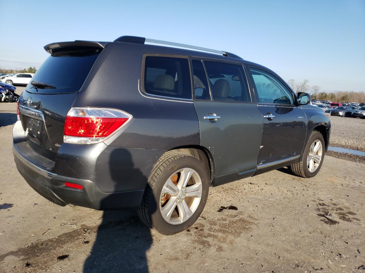Image 3 of 2013 TOYOTA HIGHLANDER LIMITED 2013 with VIN 5TDDK3EH9DS238511