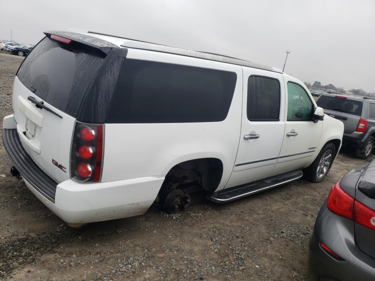 Image 3 of 2011 GMC YUKON XL DENALI 2011 with VIN 1GKS1MEF2BR184743