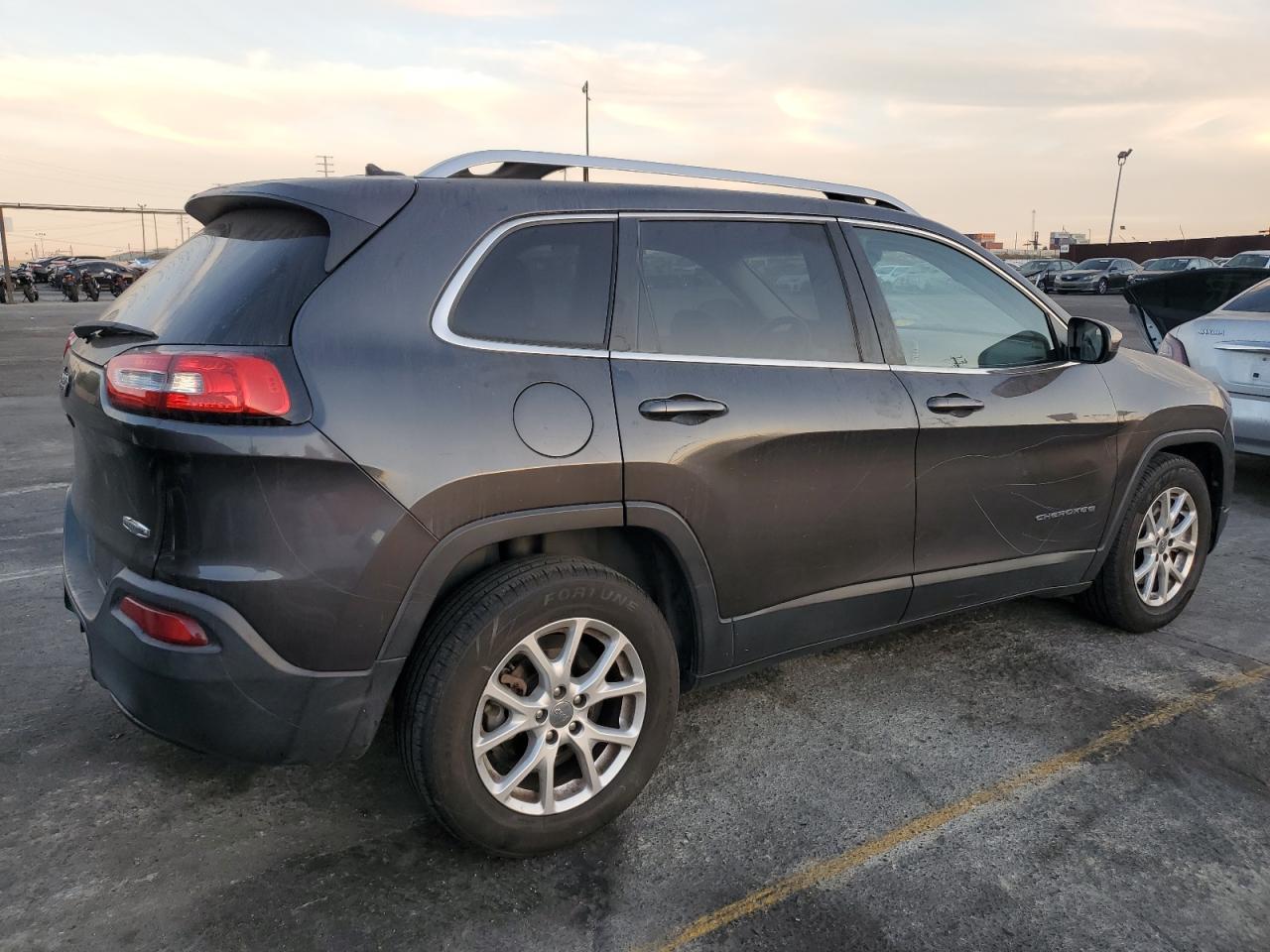 Obraz 3 z Jeep Cherokee Latitude 2015 z VIN 1C4PJLCB1FW506937