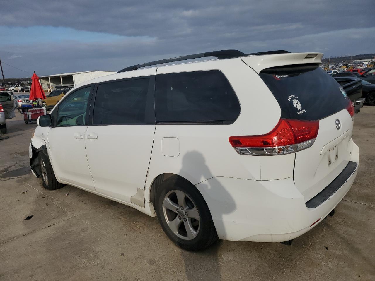 Obraz 2 z 2011 TOYOTA SIENNA LE 2011 z VIN 5TDKK3DC9BS044636