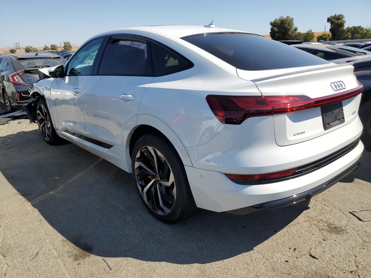 Изображение 2 2022 AUDI E-TRON SPORTBACK PREMIUM PLUS 2022 с VIN WA12AAGE9NB022047