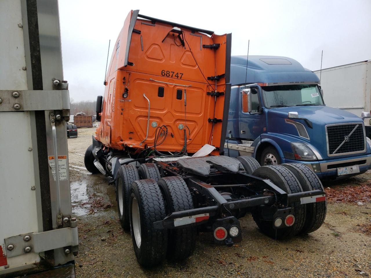 Image 3 of 2013 FREIGHTLINER CASCADIA 125  2013 with VIN 3AKJGLDR2DSBV3932