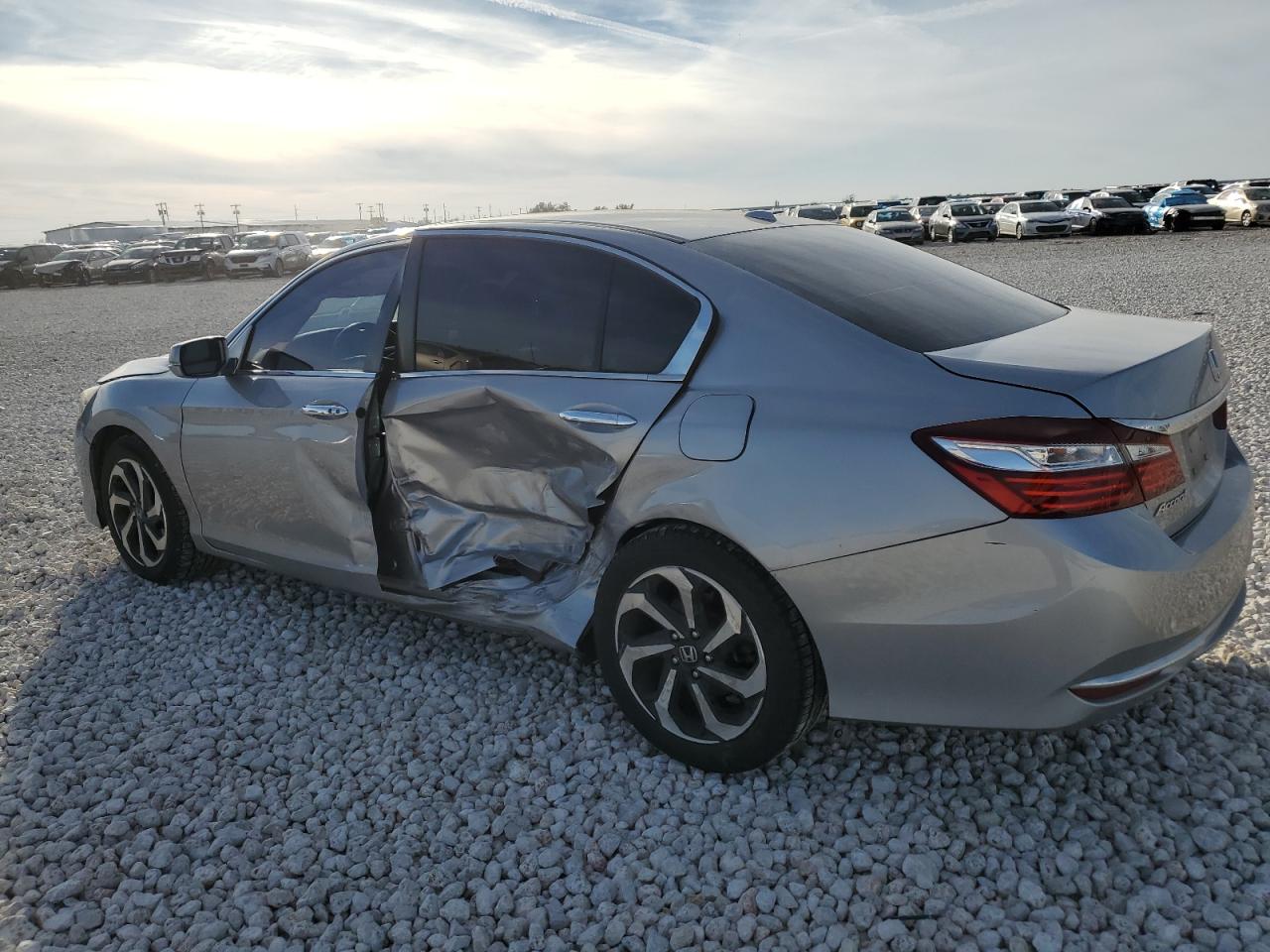 Obraz 2 z 2017 HONDA ACCORD EX 2017 z VIN 1HGCR2F7XHA252431