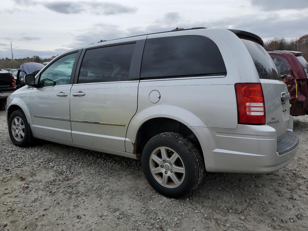 Image 2 of 2010 CHRYSLER TOWN & COUNTRY TOURING 2010 with VIN 2A4RR5D14AR110323