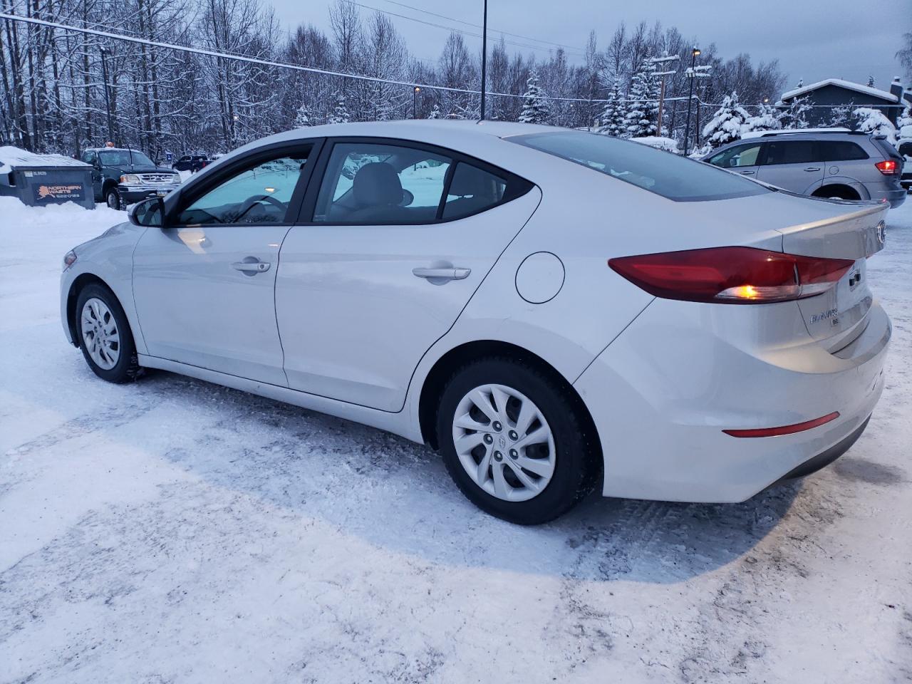 Изображение 2 2018 HYUNDAI ELANTRA SE 2018 с VIN 5NPD74LFXJH235997