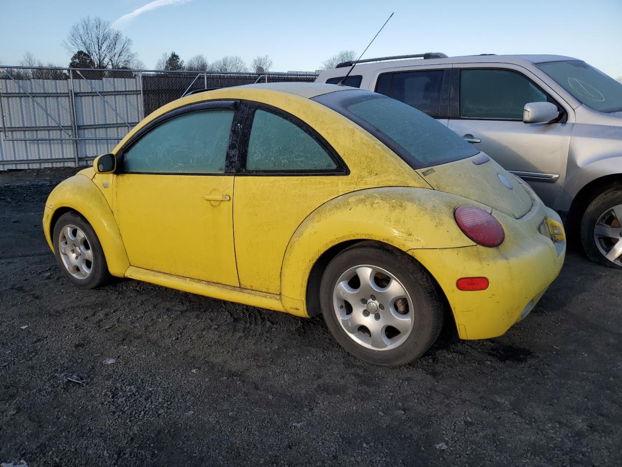 Image 2 of 2002 VOLKSWAGEN NEW BEETLE GLS 2002 with VIN 3VWCK21CX2M451378
