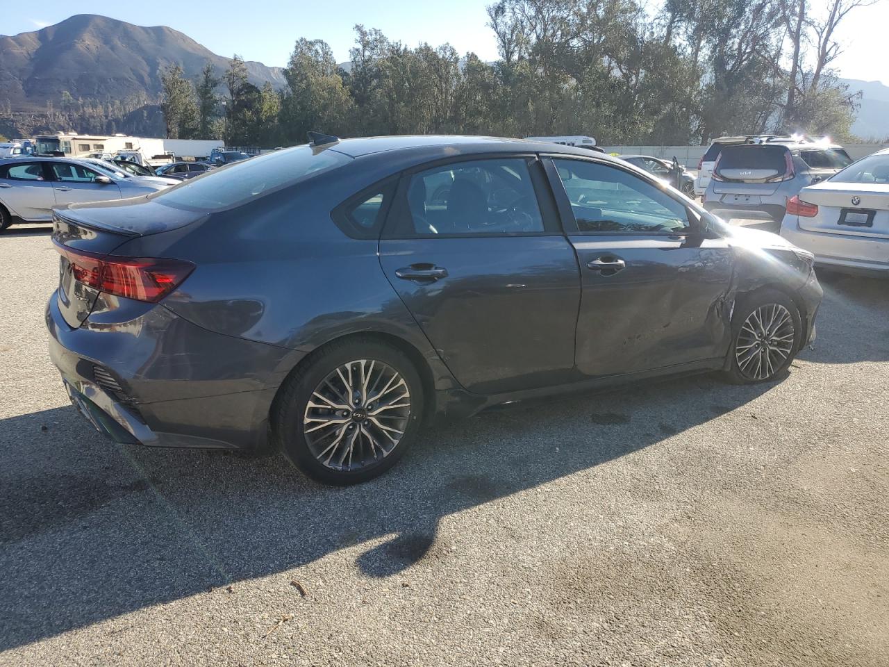 Obraz 3 z 2022 KIA FORTE GT LINE 2022 z VIN 3KPF54AD2NE486264