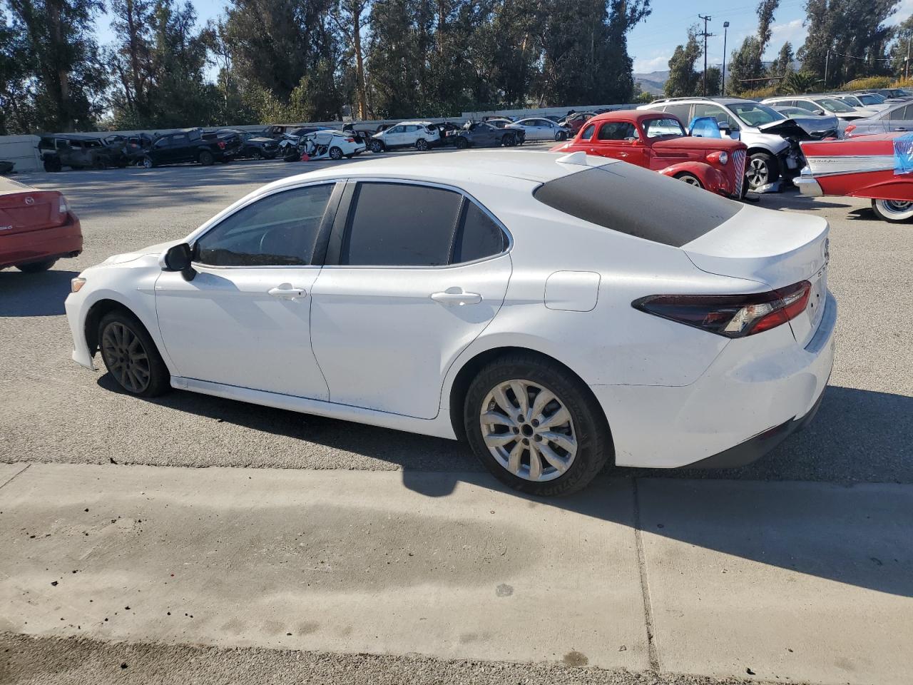 Изображение 2 2021 TOYOTA CAMRY LE 2021 с VIN 4T1C11AK5MU548392